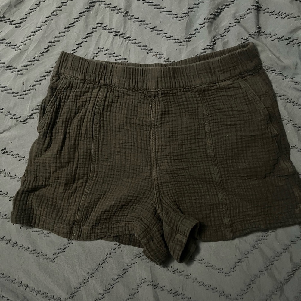 Madewell High Waist Textured Shorts in Charcoal
